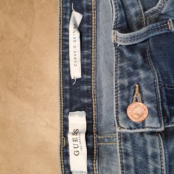 Guess Jeans - Picture 2 of 4